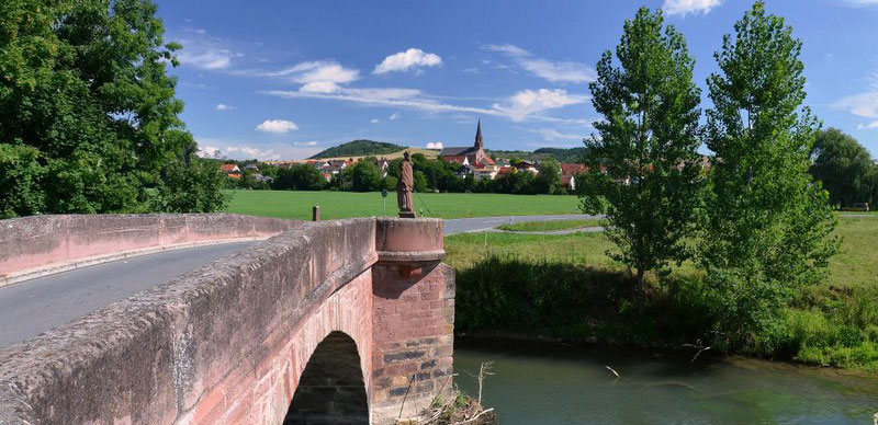Blick über die Tauberbrücke auf Werbach